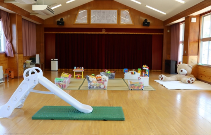 遊具が豊富な屋内スペース